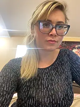 Crystal00Girl online show from September 21, 8:21 pm