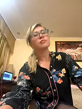 Crystal00Girl online show from September 29, 8:35 pm