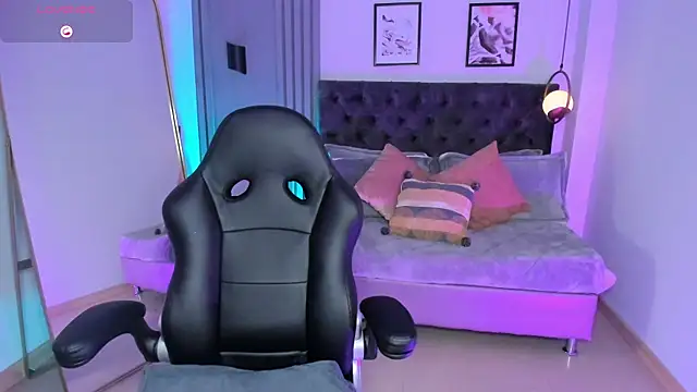 dreamleah  online show from October 18, 4:59 am