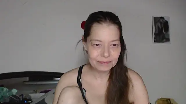 Snapshot of SexySarah177 chatting on February 20, 9:15 pm SexySarah177 online show from February 20, 9:15 pm