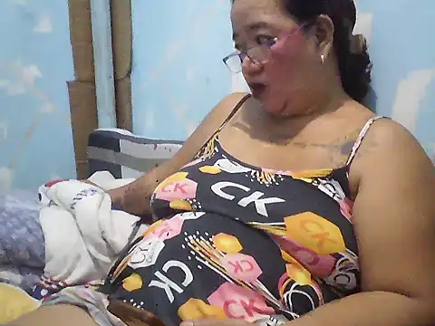 Snapshot of sweetsmile_naughty chatting on November 5, 12:16 pm sweetsmile naughty online show from November 5, 12:16 pm