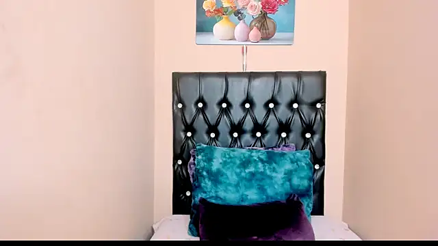 Toxicfantasy4u online show from February 18, 4:25 pm