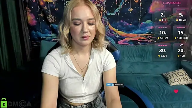 Snapshot of CrystalGirl99 chatting on February 7, 1:48 pm CrystalGirl99 online show from February 7, 1:48 pm