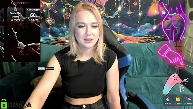 Snapshot of CrystalGirl99 chatting on February 20, 8:31 pm CrystalGirl99 online show from February 20, 8:31 pm