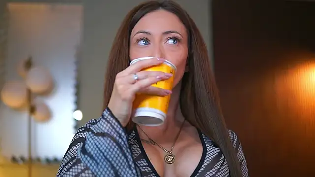 MayaHipnoteyes online show from October 22, 6:18 pm