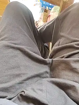 Snapshot of slim-uncut chatting on February 1, 7:18 am slim-uncut online show from February 1, 7:18 am