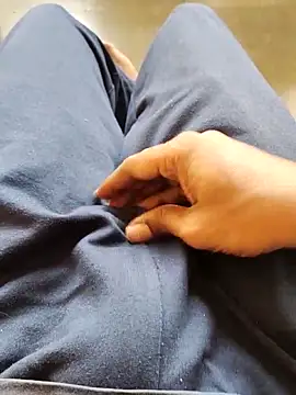 Snapshot of slim-uncut chatting on March 1, 7:43 am slim-uncut online show from March 1, 7:43 am