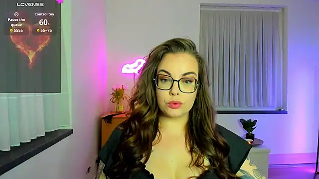 Snapshot of Miss_Lucifer6 chatting on February 7, 8:12 pm Miss Lucifer6 online show from February 7, 8:12 pm