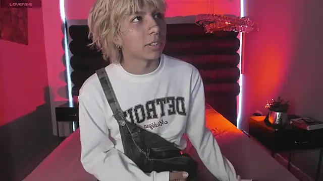 OliIverr22 online show from December 4, 12:14 pm