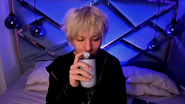 OliIverr22 online show from January 15, 11:37 am