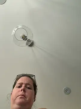 Snapshot of hornykitty1210 chatting on June 12, 1:43 pm hornykitty1210 online show from June 12, 1:43 pm