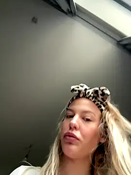 Snapshot of Chloemillerrxx chatting on October 10, 1:21 pm Chloemillerrxx online show from October 10, 1:21 pm