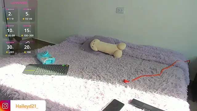 HaileyDuke online show from December 4, 1:20 pm