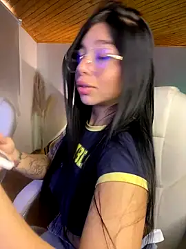 Snapshot of Maddy_Piink chatting on October 3, 8:28 pm Maddy Piink online show from October 3, 8:28 pm