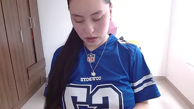 madissooon   online show from November 5, 6:19 pm