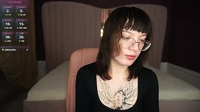 Snapshot of Pixie_Peachh chatting on October 8, 4:10 am Pixie Peachh online show from October 8, 4:10 am