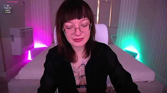 Snapshot of Pixie_Peachh chatting on November 9, 7:28 am Pixie Peachh online show from November 9, 7:28 am