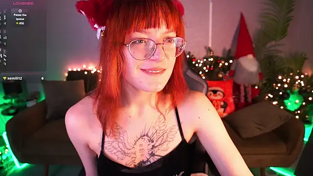 Snapshot of Pixie_Peachh chatting on January 5, 9:51 pm Pixie Peachh online show from January 5, 9:51 pm