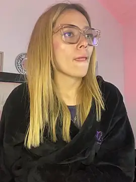 LanaMills  online show from October 26, 5:30 pm