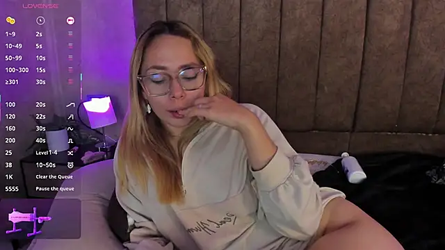 LanaMills  online show from November 16, 4:56 pm