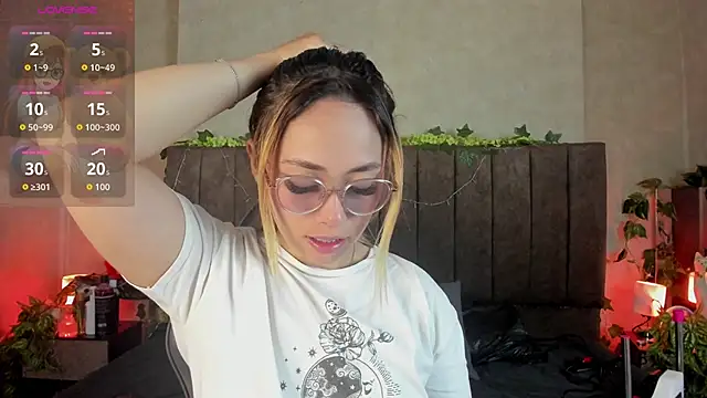 LanaMills  online show from March 23, 5:55 am