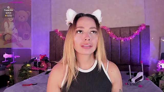 LanaMills  online show from May 22, 3:13 am