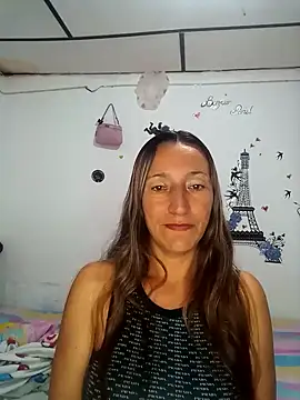 Keilathompson10 online show from September 28, 2:06 am