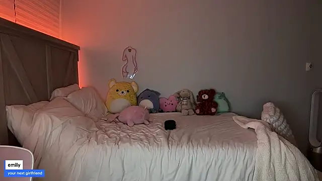 Snapshot of emmyfawn chatting on September 15, 2:33 am emmyfawn online show from September 15, 2:33 am