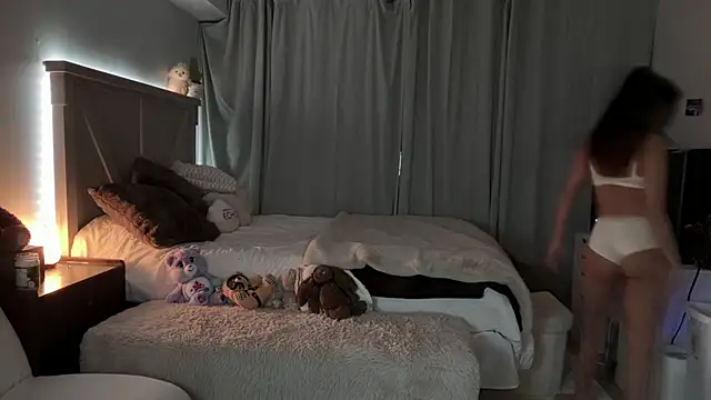 emmyfawn online show from March 26, 3:45 am