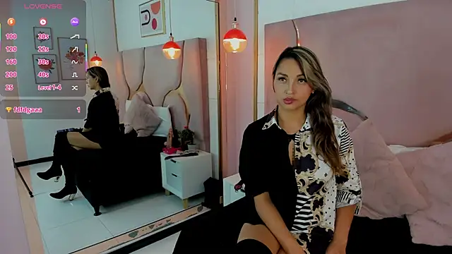 Maiyajoness online show from December 20, 4:30 am