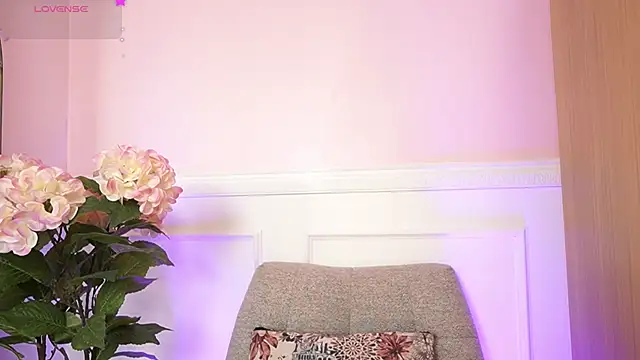 MilaCrave online show from February 9, 11:36 am