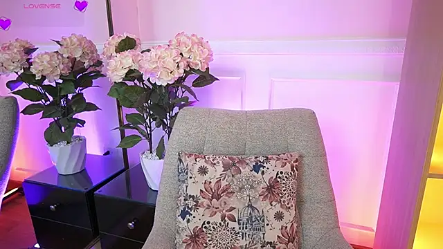 MilaCrave online show from March 25, 12:44 pm