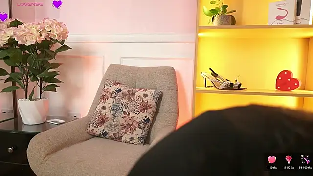 MilaCrave online show from March 27, 11:32 am