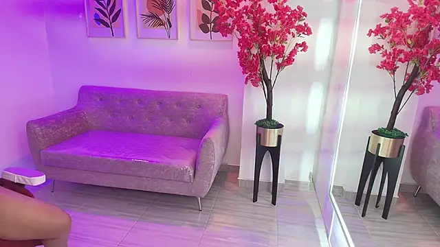 Snapshot of Anie_johnson chatting on April 24, 6:54 pm Anie johnson online show from April 24, 6:54 pm