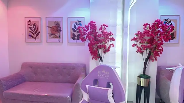Snapshot of Anie_johnson chatting on June 1, 7:04 pm Anie johnson online show from June 1, 7:04 pm