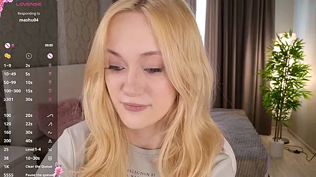 Snapshot of HeyMonkey_ chatting on November 24, 12:05 pm HeyMonkey online show from November 24, 12:05 pm