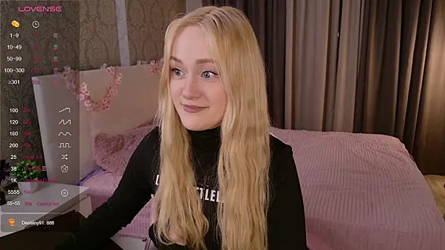 Snapshot of HeyMonkey_ chatting on January 7, 2:52 pm HeyMonkey online show from January 7, 2:52 pm