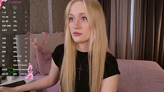 Snapshot of HeyMonkey_ chatting on January 8, 1:13 pm HeyMonkey online show from January 8, 1:13 pm