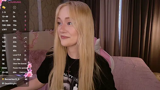 Snapshot of HeyMonkey_ chatting on January 9, 1:03 pm HeyMonkey online show from January 9, 1:03 pm