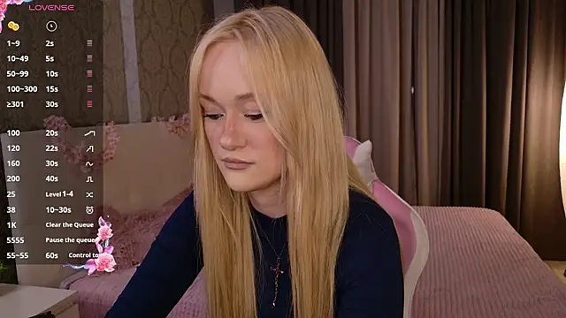 Snapshot of HeyMonkey_ chatting on January 11, 2:22 pm HeyMonkey online show from January 11, 2:22 pm