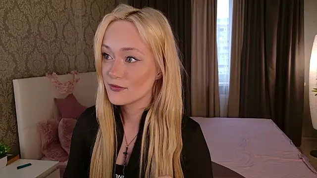 Snapshot of HeyMonkey_ chatting on February 23, 2:03 pm HeyMonkey online show from February 23, 2:03 pm