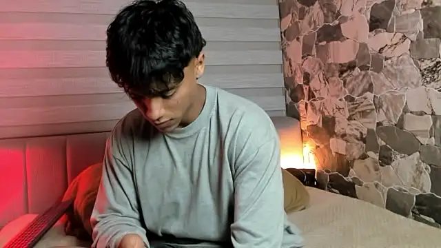 Snapshot of ZYZZ1312 chatting on February 16, 3:35 am ZYZZ1312 online show from February 16, 3:35 am