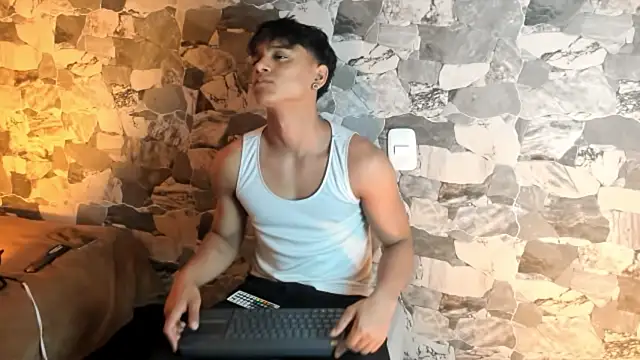 ZYZZ1312 online show from April 1, 4:24 am