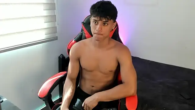 Snapshot of ZYZZ1312 chatting on June 4, 6:36 pm ZYZZ1312 online show from June 4, 6:36 pm