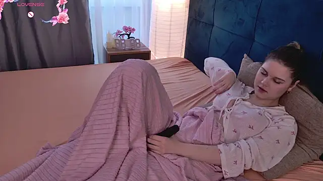 lisabaus online show from April 10, 6:18 am