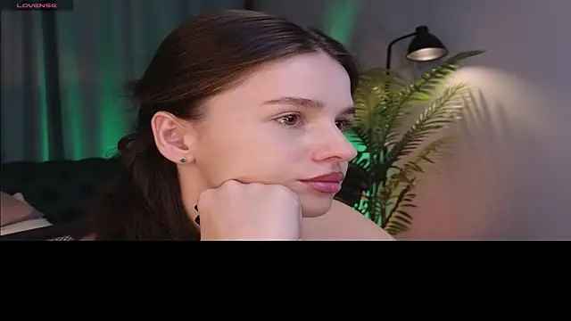 Olivia Farrell online show from October 20, 12:49 pm