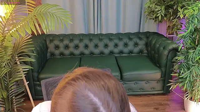 Olivia Farrell online show from November 21, 12:48 pm