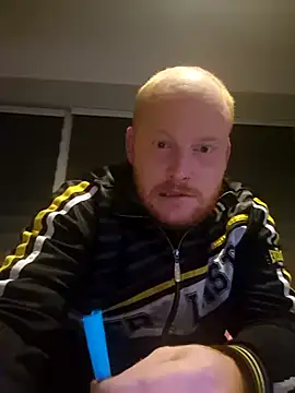 Snapshot of svenni2525 chatting on October 19, 3:51 am svenni2525 online show from October 19, 3:51 am