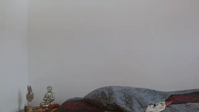 naiaratobon   online show from March 25, 5:30 pm