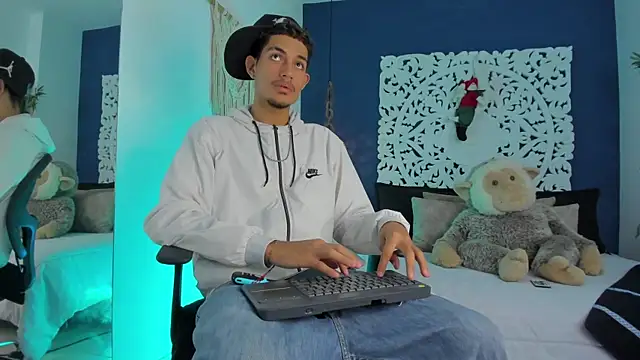 Adonis WB online show from November 14, 8:51 pm